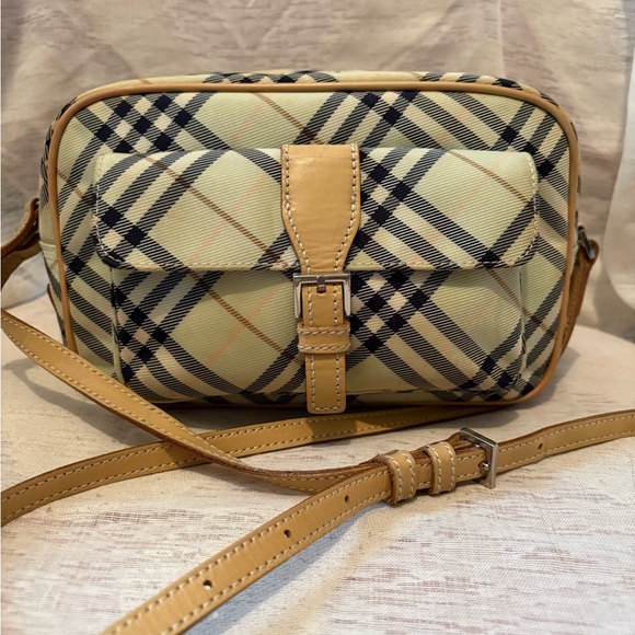 Preloved Burberry Light Green Nova Check Blue Label Crossbody Camera Bag - Picture 1 of 10